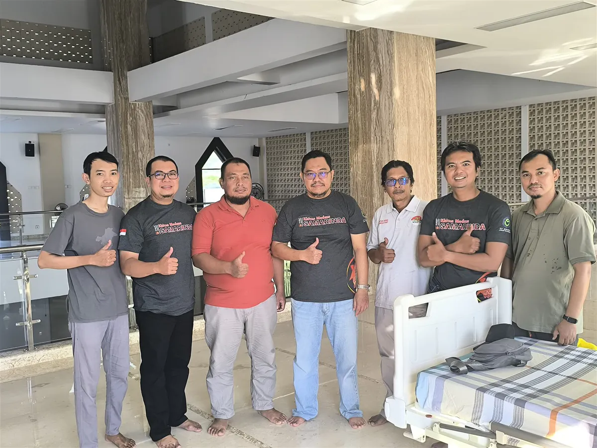 Tim Rumah Sunat Happy Samarinda berfoto bersama