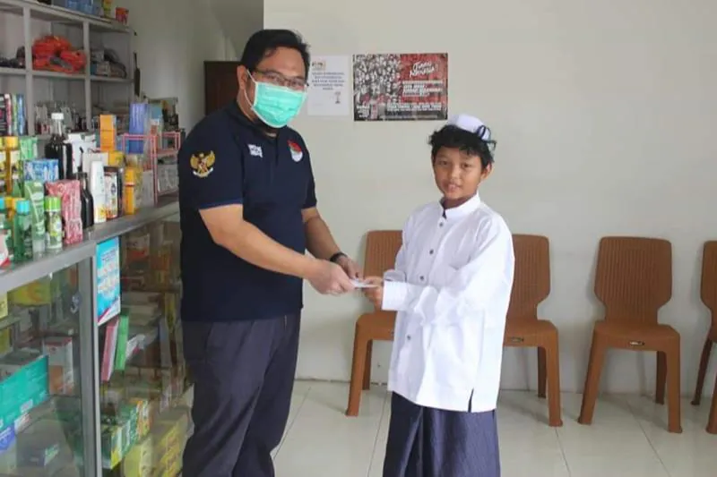 Tim Rumah Sunat Happy Samarinda bersama pasien